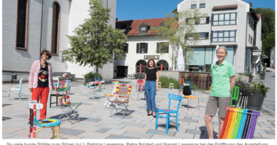 Pressebericht Starnberger Merkur über die Aktion "Glücksmomente nehmen Platz" der Stadt Starnberg auf dem Kirchplatz